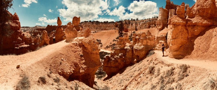 Friends hike Navajo Loop in Bryce Canyon National Park